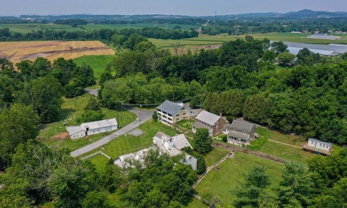 Elizabethtown Cabin | Unforgettable Shepherd’s Hut on Conewago Creek Retreat