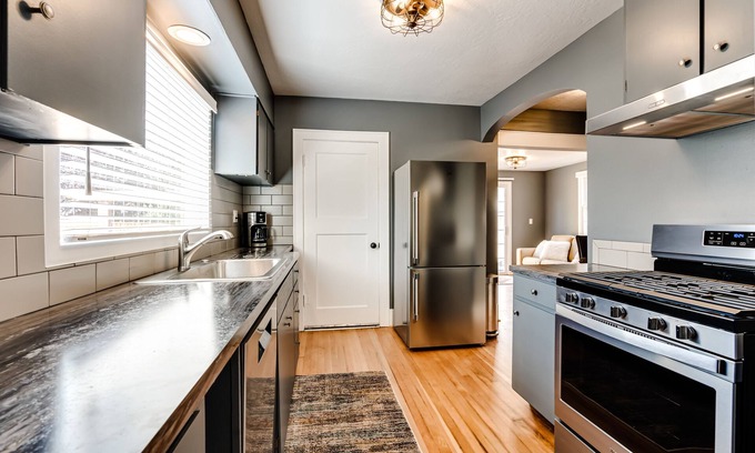 West Eugene House | Inviting Single Level Home with Breakfast in Downtown