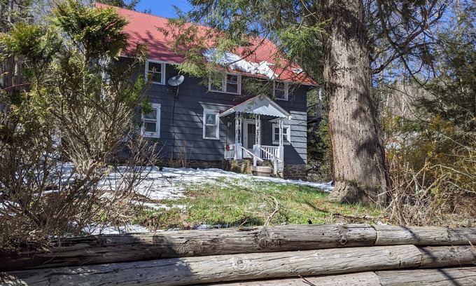 Fleischmanns Apartment | Cozy Ski 2bd Apt. One mile from Belleayre Mountain.