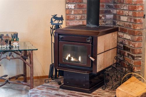 Whitefish House | Cozy Ski-In Ski-Out Big Mountain Condo