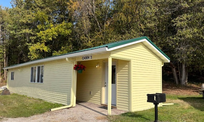 Honor House | Charming Pet-Friendly Sleeping Bear Dunes Cabin Retreat