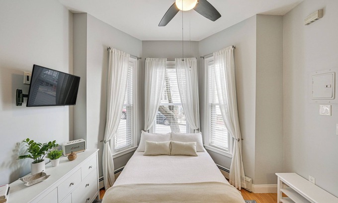East Somerville Apartment | Comfortable Somerville Studio: Steps to Boston & T Stop