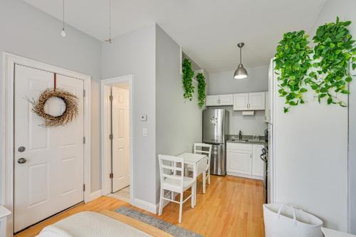 East Somerville Apartment | Delightful Somerville Studio - Walk to Boston & T!
