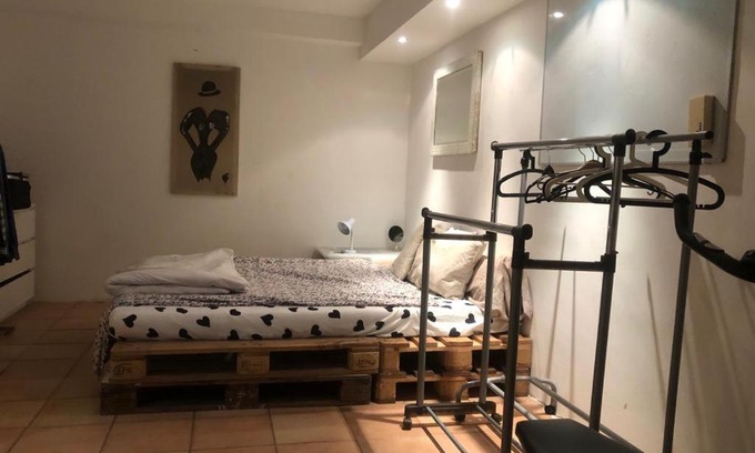 Feuersee Apartment | Pet-Friendly Souterrain Retreat in Western Stuttgart