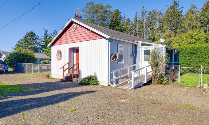 Bay Center House | Cozy South Bend Retreat, Steps to Beach!