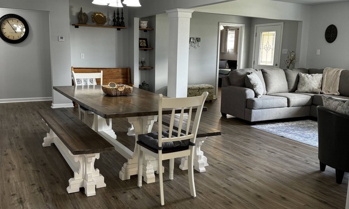 Houma House | Welcoming Southern Retreat with Ocean Views in Houma
