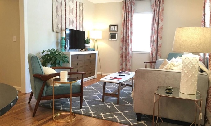 Kansas City Condo | Charming Duplex Near KU Hospital | Guest Rated 9.8
