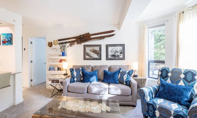 Upper Village Apartment | Inviting Mountainside 1BRM: Pool, Hot Tub & Walk Everywhere!