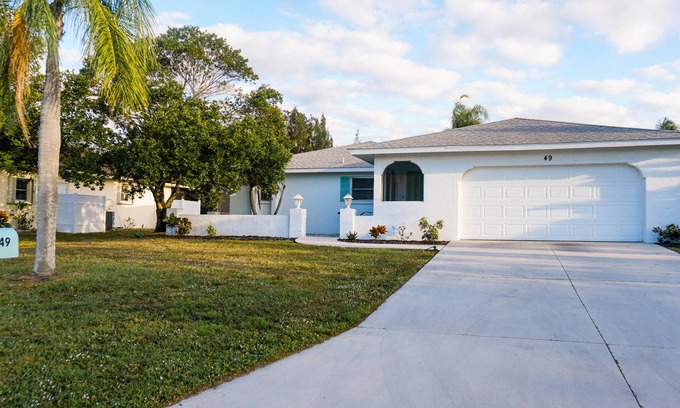 Oakland Hills House | Charming 2BR/2BA Gem Near Beach in Sunshine State