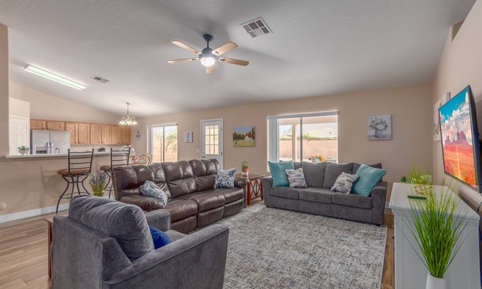 Gateway Ranch House | Pet-Friendly 3BR Retreat with Big Backyard near SanTan Mall