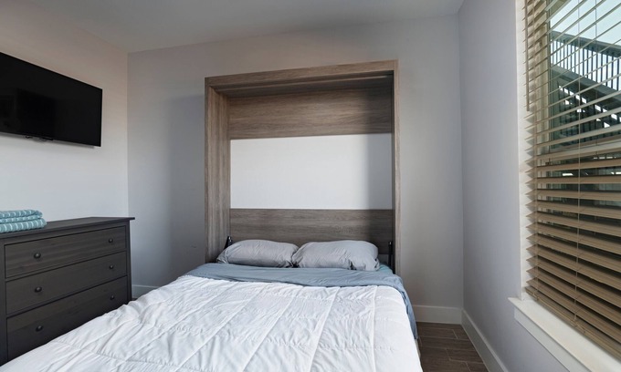 Del Valle House | Cozy & spacious 4-bedroom house in Del Valle. Minutes to COTA, Tesla, & I45