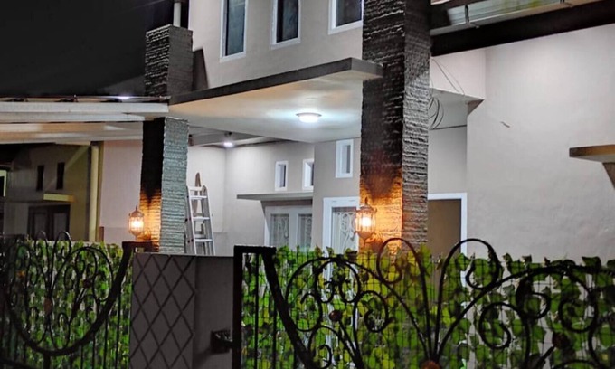Bukittinggi House | Cozy Hotel with Ocean View & Free Breakfast for Families