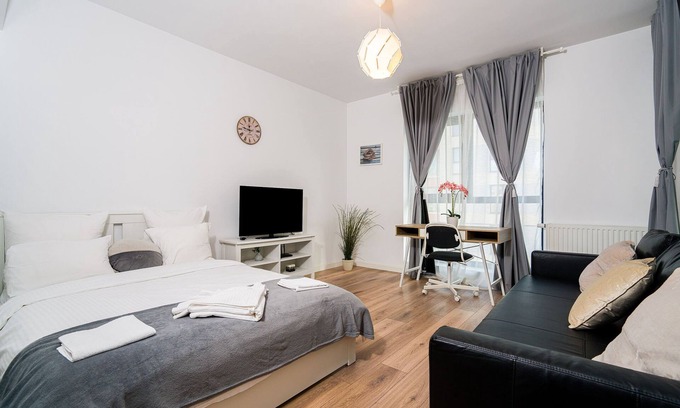 Militari Apartment | Inviting Studio with Spa and Hot Tub in New Building