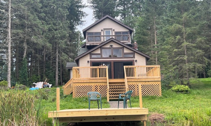 Gilboa House | Cozy Upstate Lakefront Retreat with Private Dock Near NYC