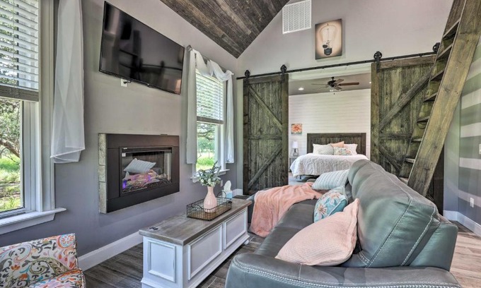 Spring Branch House | Inviting Spring Branch Cottage with Pool & Ocean Views