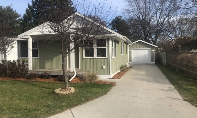 Spring Lake Cottage | Charming Spring Lake View Hotel - Guest Rated 9.8/10
