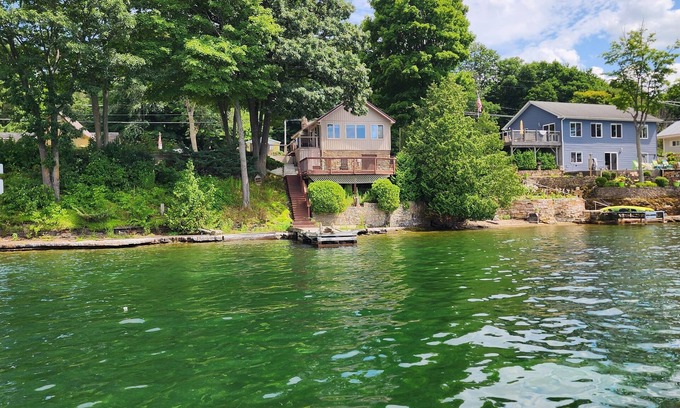 Brier Hill Cottage | Charming St. Lawrence Waterfront Cottage with Kitchen
