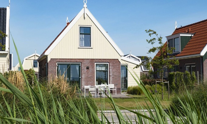 Uitdam House | Inviting Holiday Home with Sauna near Markermeer