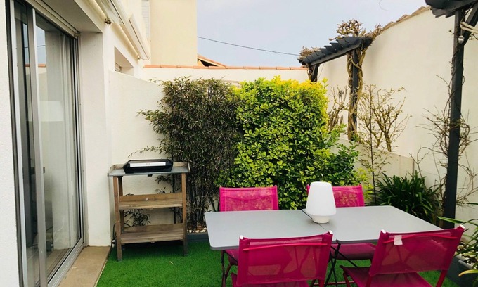 Noirmoutier-en-l'Ile Apartment | Gite Noirmoutier-en-l'Île: Pet-Friendly Oceanfront Retreat