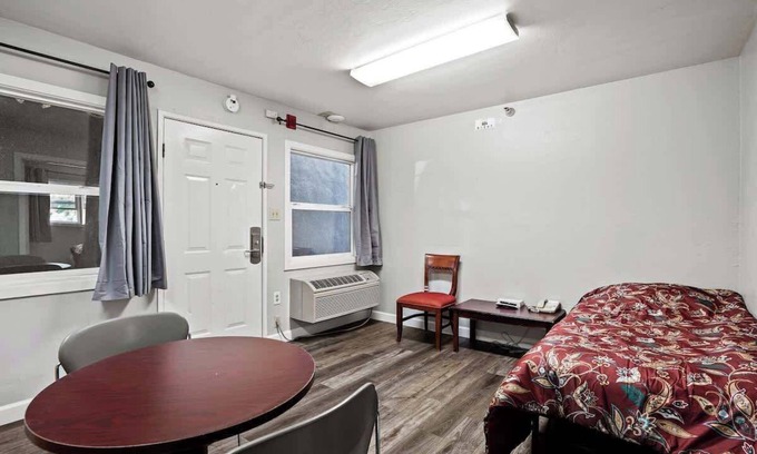 Fremont House | Inviting 2-Bed Studio with Kitchen and Family Amenities