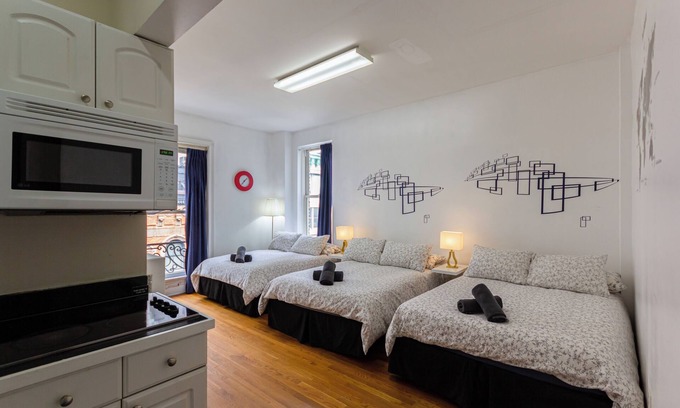 Koreatown Apartment | Cozy STUDIO 3 Full beds in Midtown 1