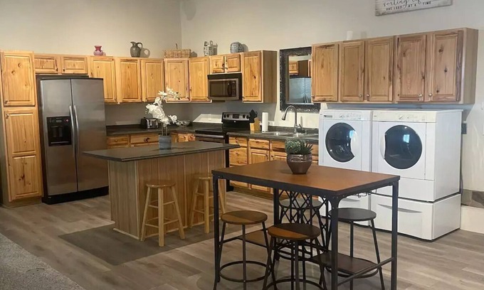 Laveen Village Apartment | Charming Studio Apartment near South Mountain with Spa & Kitchen