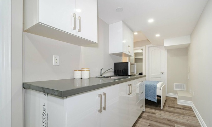 Halton Regional Municipality Apartment | Cozy Studio Apartment Near the Milton Escarpment