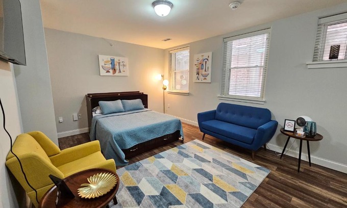 Champaign Apartment | Charming Studio Stay at the Historic Inman - Pet Friendly!