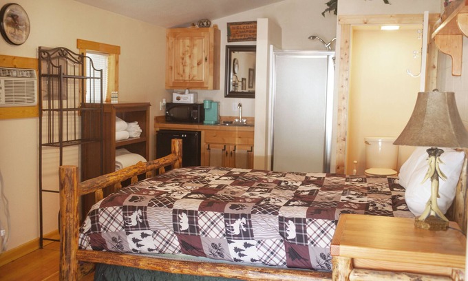 Columbia Falls Cabin | Charming Studio Cabin Steps to Downtown Columbia Falls
