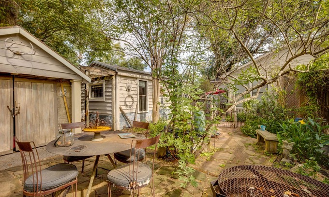 Tomball Apartment | Cozy Studio Cottage in Downtown Tomball!