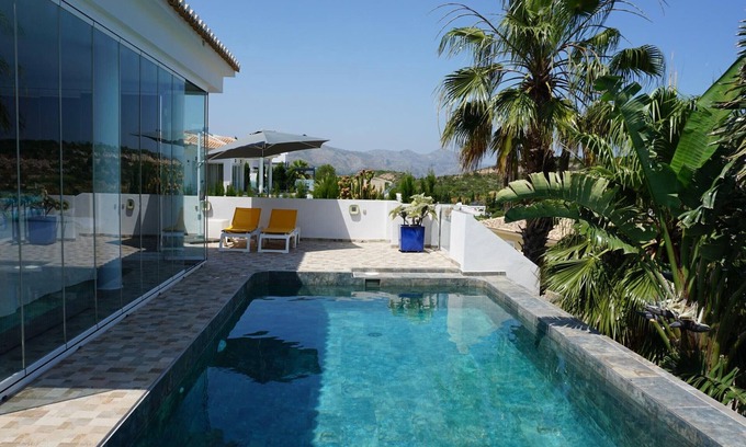 Rafol de Almunia Apartment | Cozy studio with terrace and private pool in Rafol d'Almunia