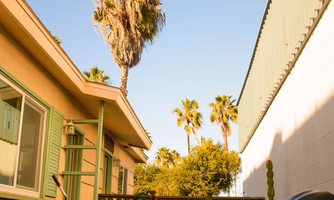 South Mission Beach Apartment | Cozy Oceanview Studio Steps from Belmont Park - 10/10 Rated
