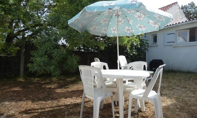 Notre-Dame-de-Monts Apartment | Oceanfront Studio Flat at Villa Notre-Dame-de-Monts