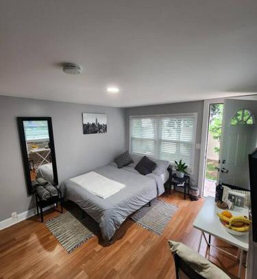 Queens Apartment | Inviting Studio in a Delightful Neighborhood - Rated 9.8