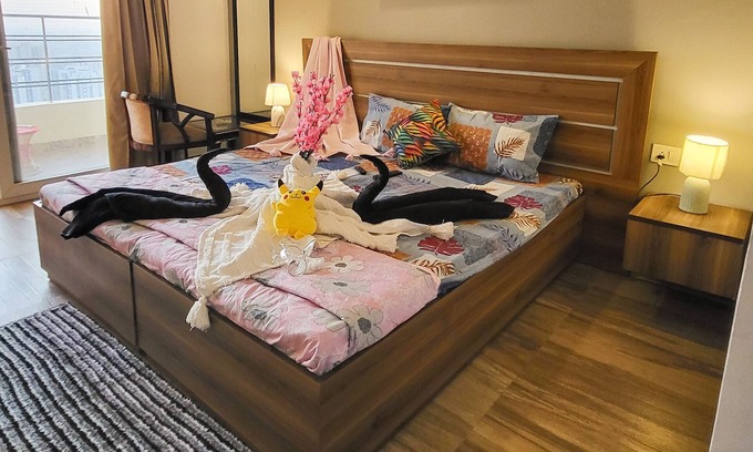 Greater Noida Apartment | Cozy Studio in Amazing Greater Noida with AC, Wi-Fi