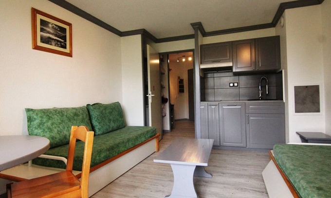 Bergers Apartment | Cozy Apartment Huez: Studio Flat for 3 with Great Amenities
