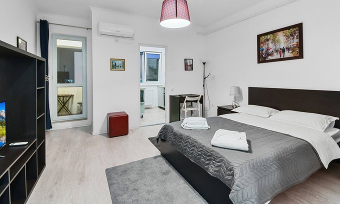 Bucharest Apartment | Cozy Studio in Militari Residence
