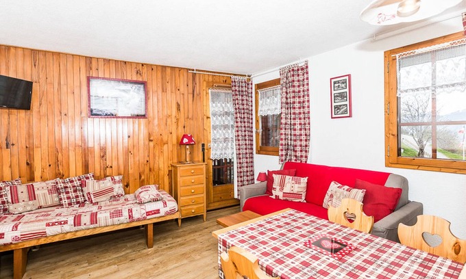 Montchavin Apartment | Cozy Studio Bellentre: Spa & Child-Friendly Amenities