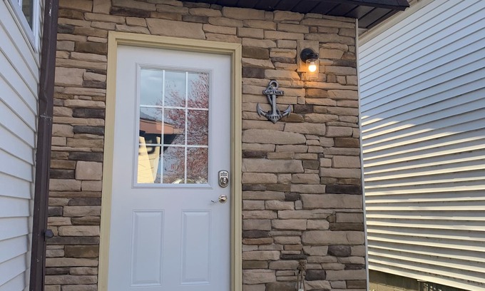 Mitiwanga Apartment | Charming Studio Near Cedar Point with Ocean View & Kitchen