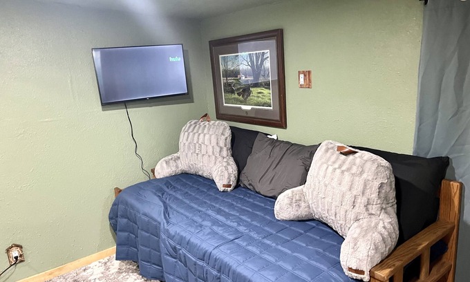 Southwest Bend Apartment | Charming Studio in SW Bend Near Old Mill & Mt Bachelor
