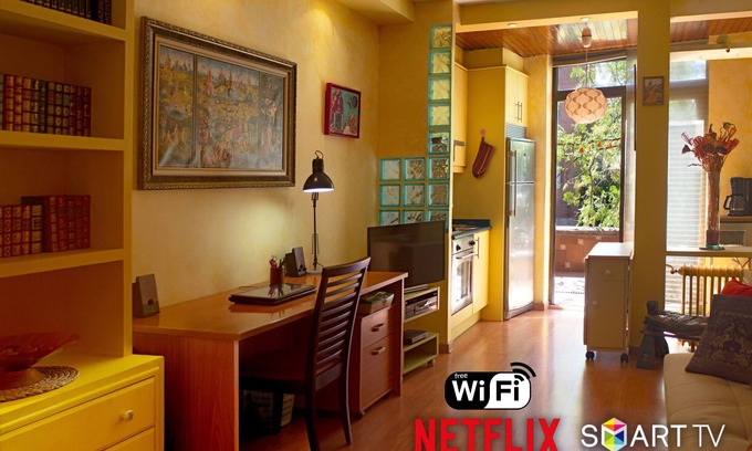 Nueva Espana Apartment | Stylish Studio Retreat in Central Madrid with Spa & Pool