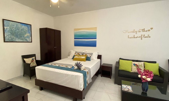 Venetian Road Settlement Apartment | Inviting Studio Stay in the Heart of Venice | Child Friendly