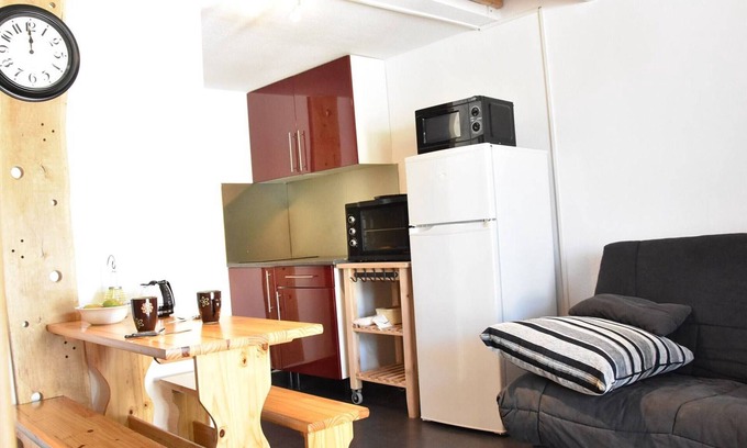 Les Ayguades Apartment | Relaxing Studio Flat in Gruissan for Up to Four Guests
