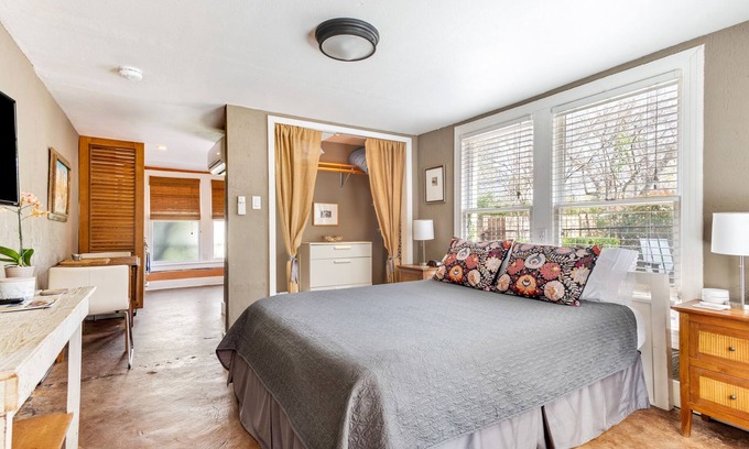 Zilker House | Inviting Studio Near Barton Springs and Downtown