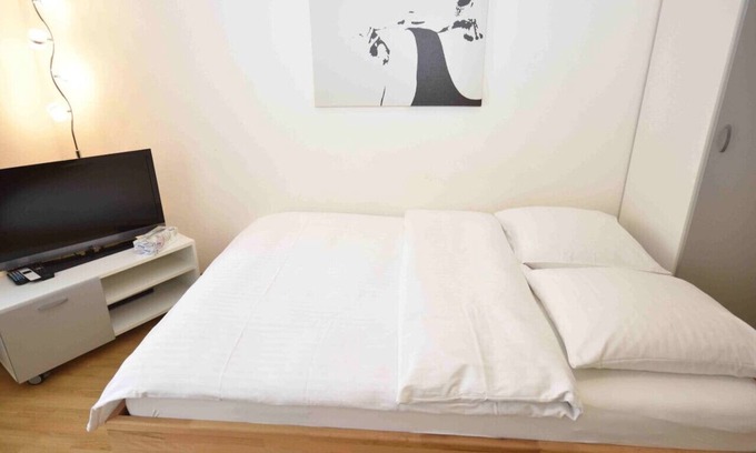 District 6 Apartment | Cozy studio near central station (Crown 38)