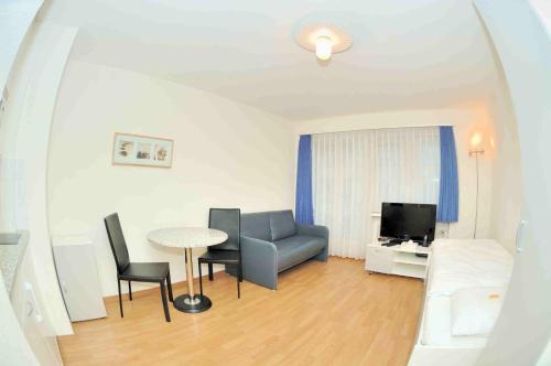 District 6 Apartment | PABS Résidences: Family-Friendly Stay with Kitchen Access
