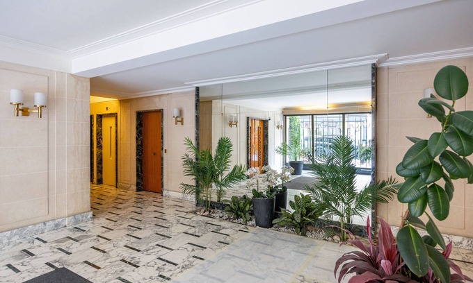Porte-Dauphine Apartment | Charming Studio Steps from the Eiffel Tower - Pet Friendly!