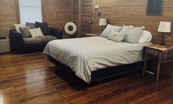 Evington Apartment | Charming Studio Retreat Between Bedford and Lynchburg, VA