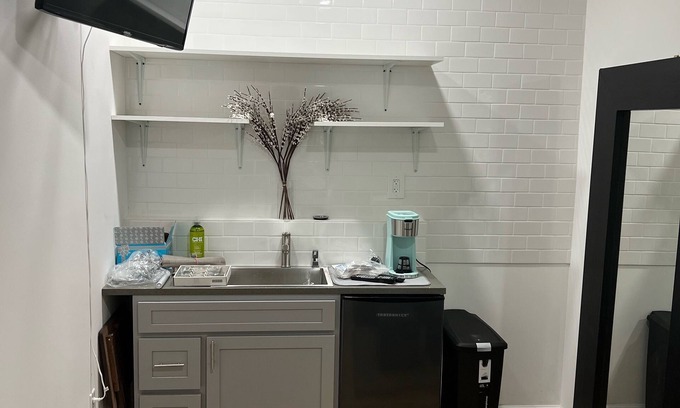 White Plains Apartment | Charming Studio Retreat with Private Entrance near NYC