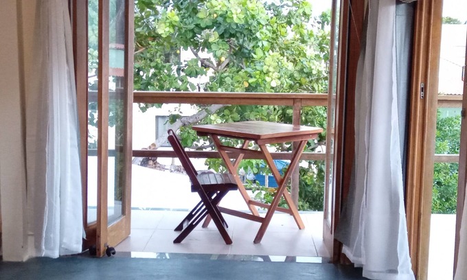 Igrapiuna Apartment | Cozy studio surrounded by large cashew trees less than 200m from the beach